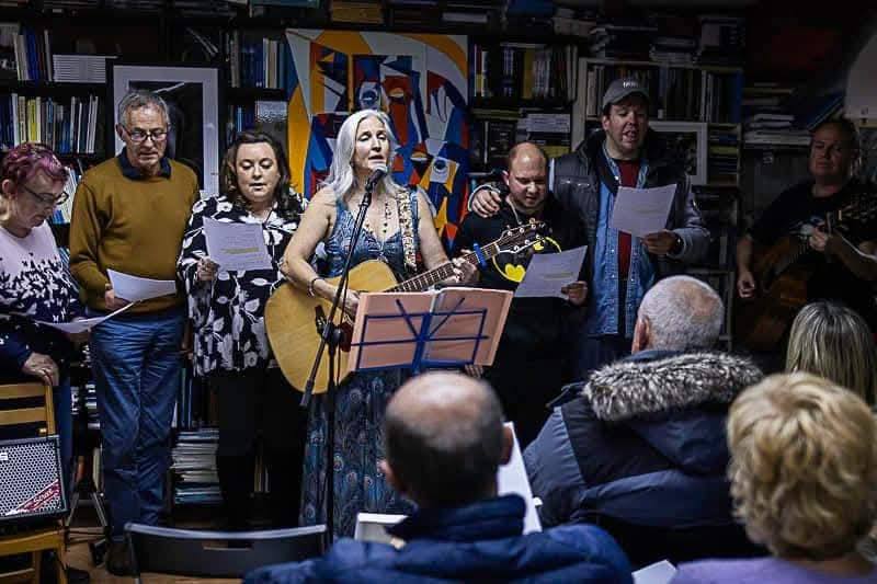 A singing session in the shop